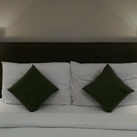 Hide Away Suites Noida Luaran gambar