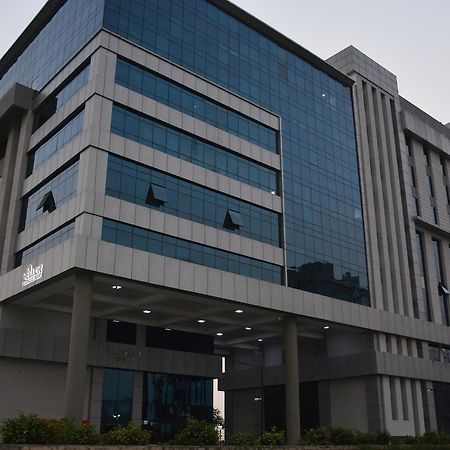 Hide Away Suites Noida Luaran gambar