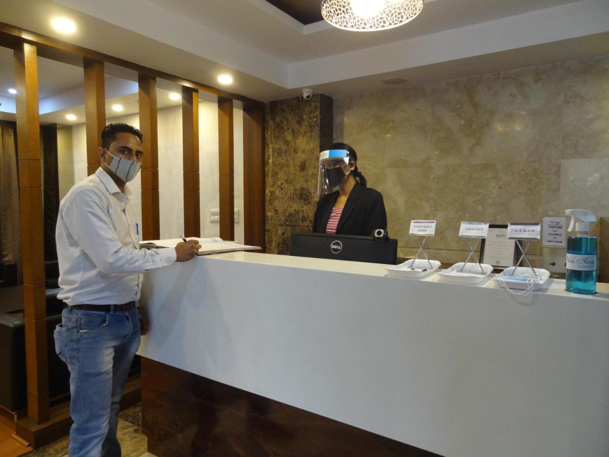 Hide Away Suites Noida Luaran gambar