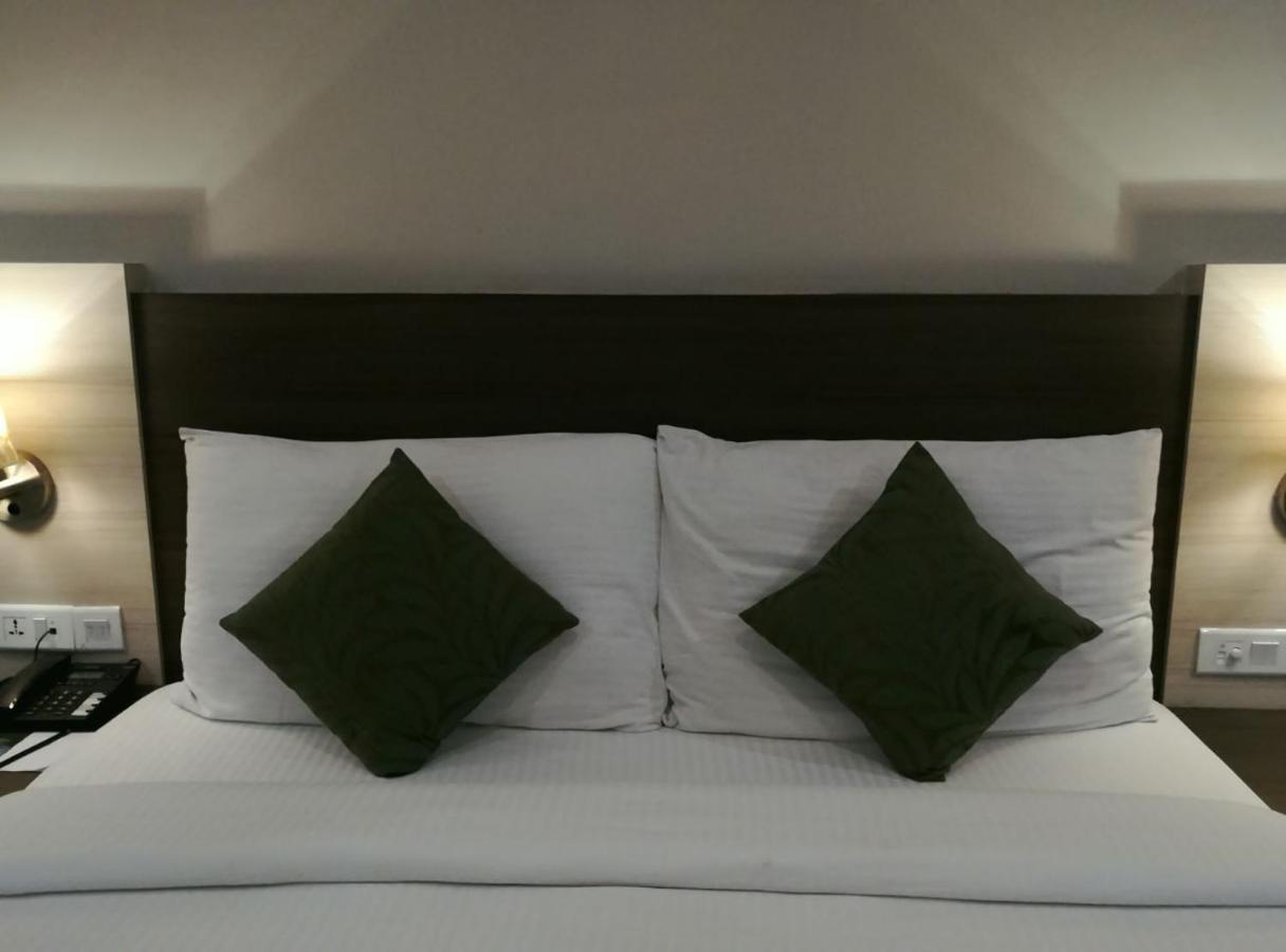 Hide Away Suites Noida Luaran gambar