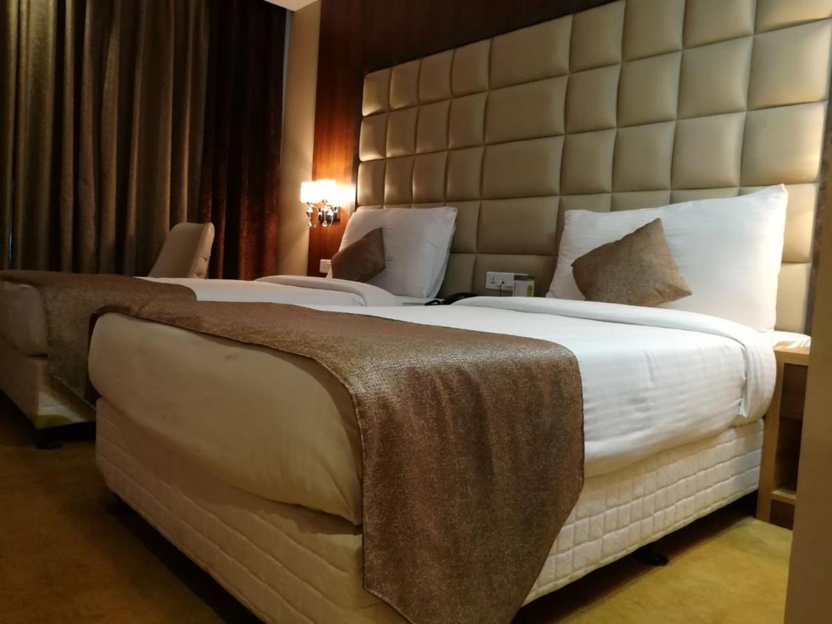 Hide Away Suites Noida Luaran gambar