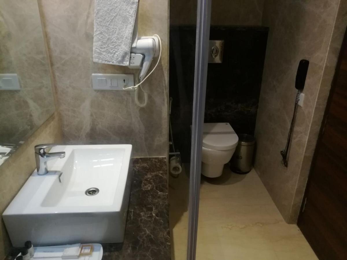 Hide Away Suites Noida Luaran gambar