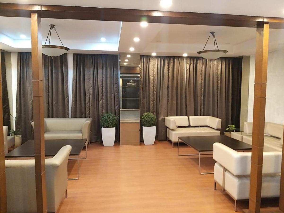 Hide Away Suites Noida Luaran gambar