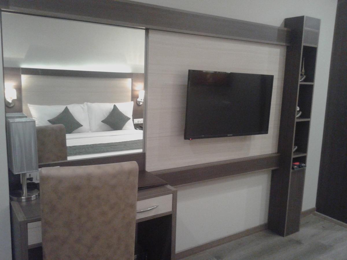 Hide Away Suites Noida Luaran gambar