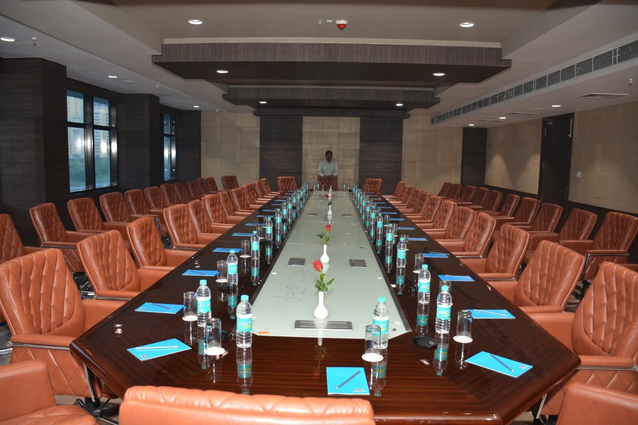 Hide Away Suites Noida Luaran gambar