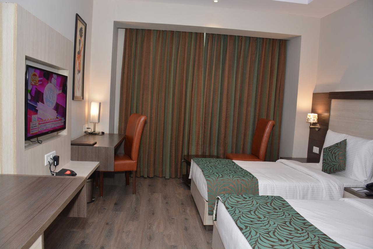 Hide Away Suites Noida Luaran gambar