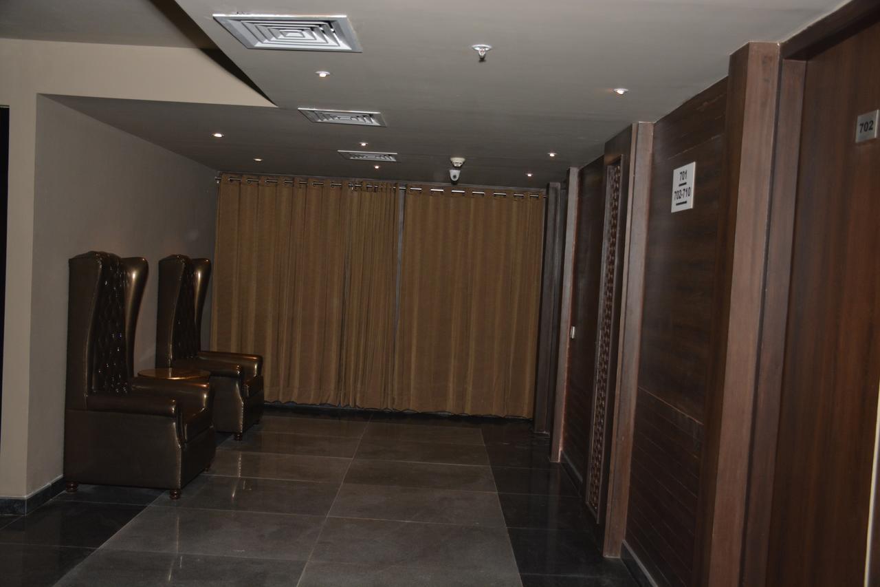 Hide Away Suites Noida Luaran gambar