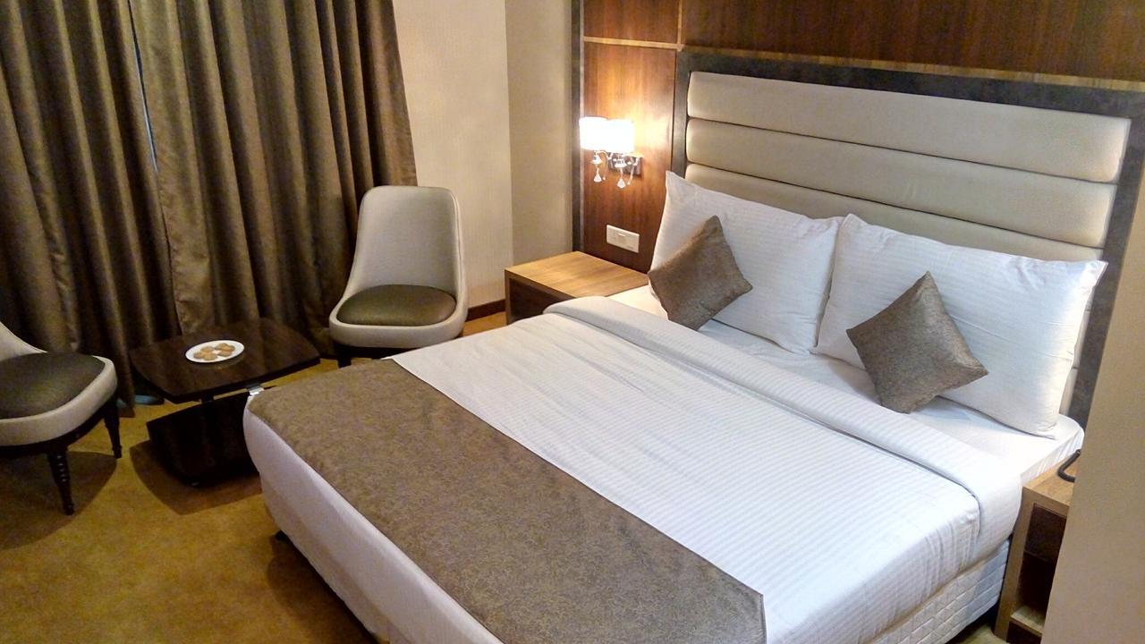 Hide Away Suites Noida Luaran gambar
