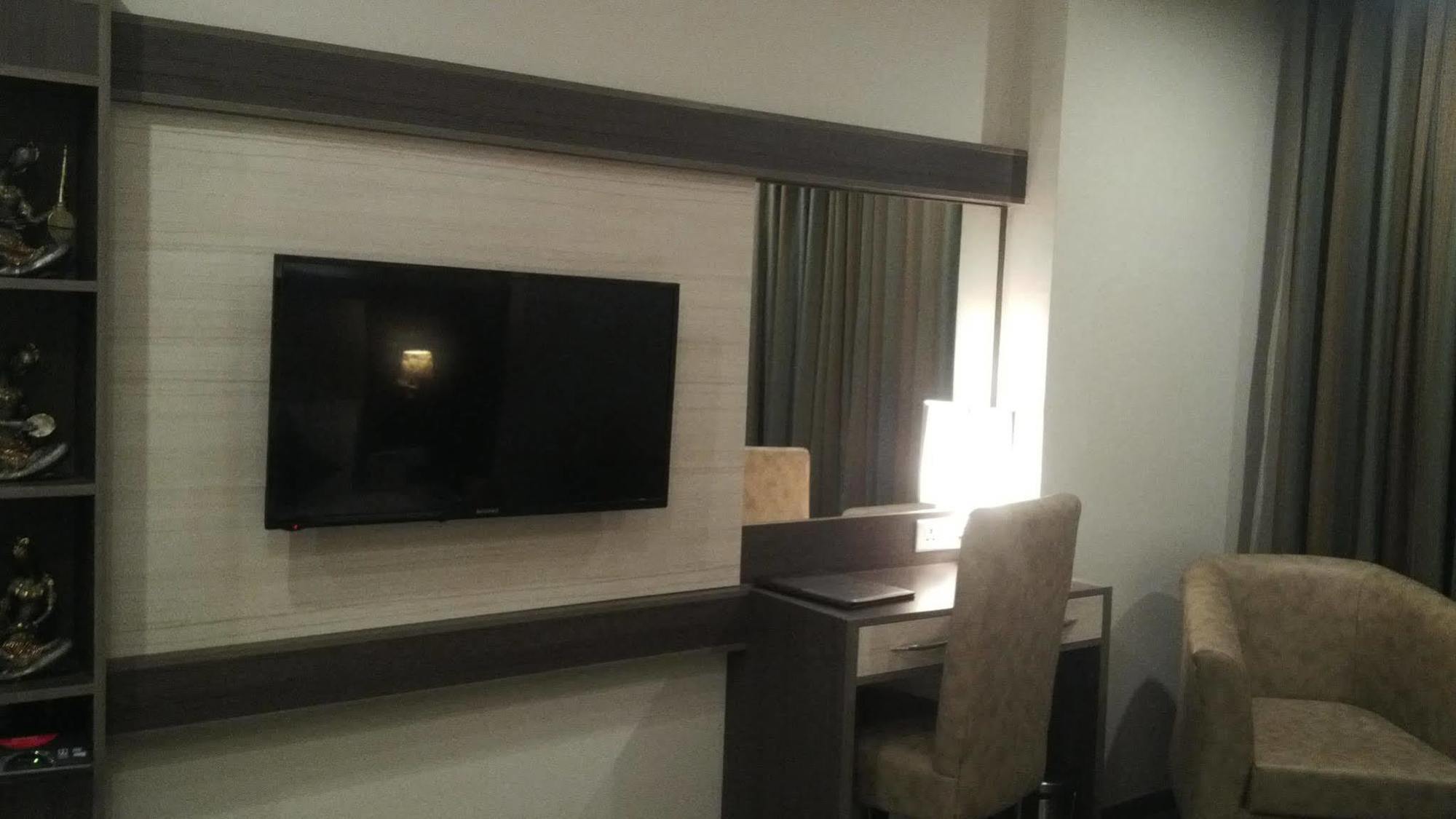 Hide Away Suites Noida Luaran gambar