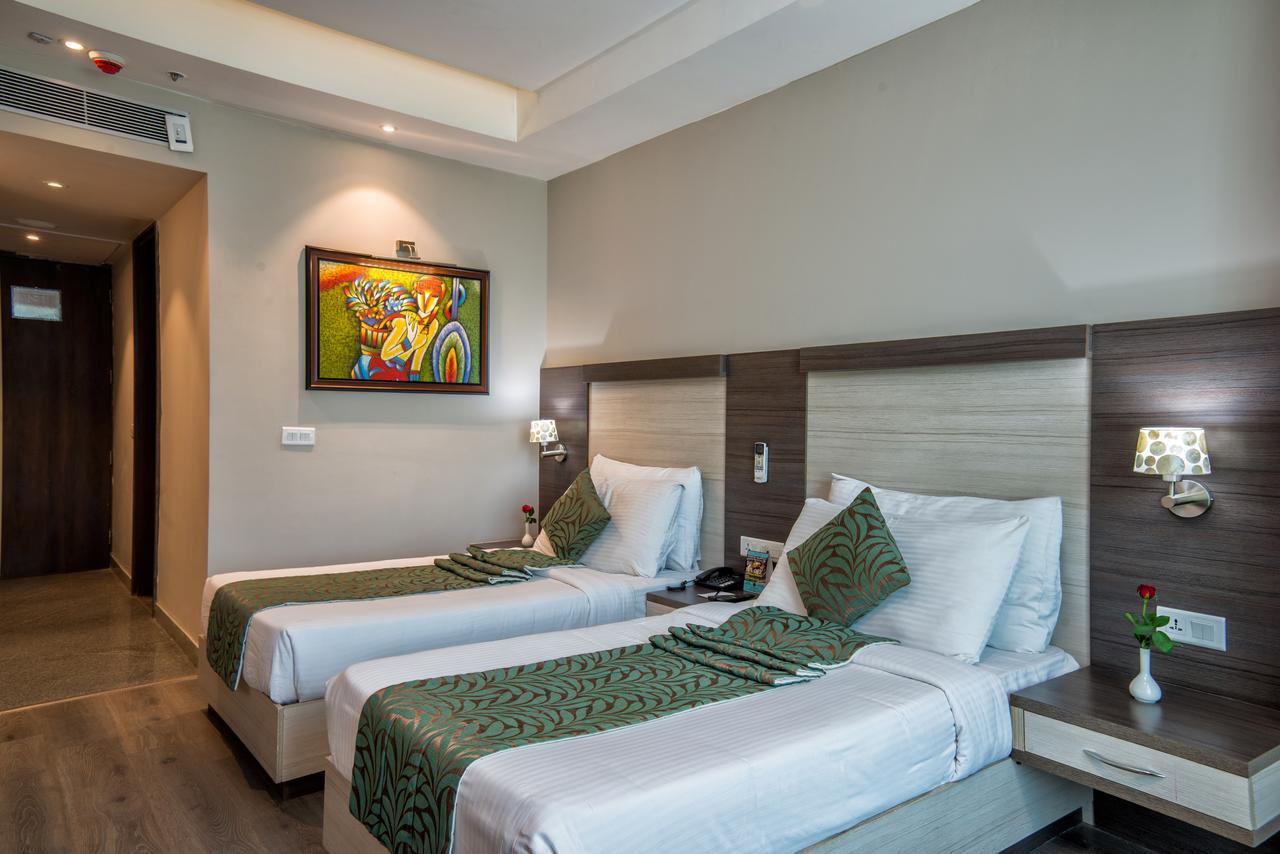 Hide Away Suites Noida Luaran gambar