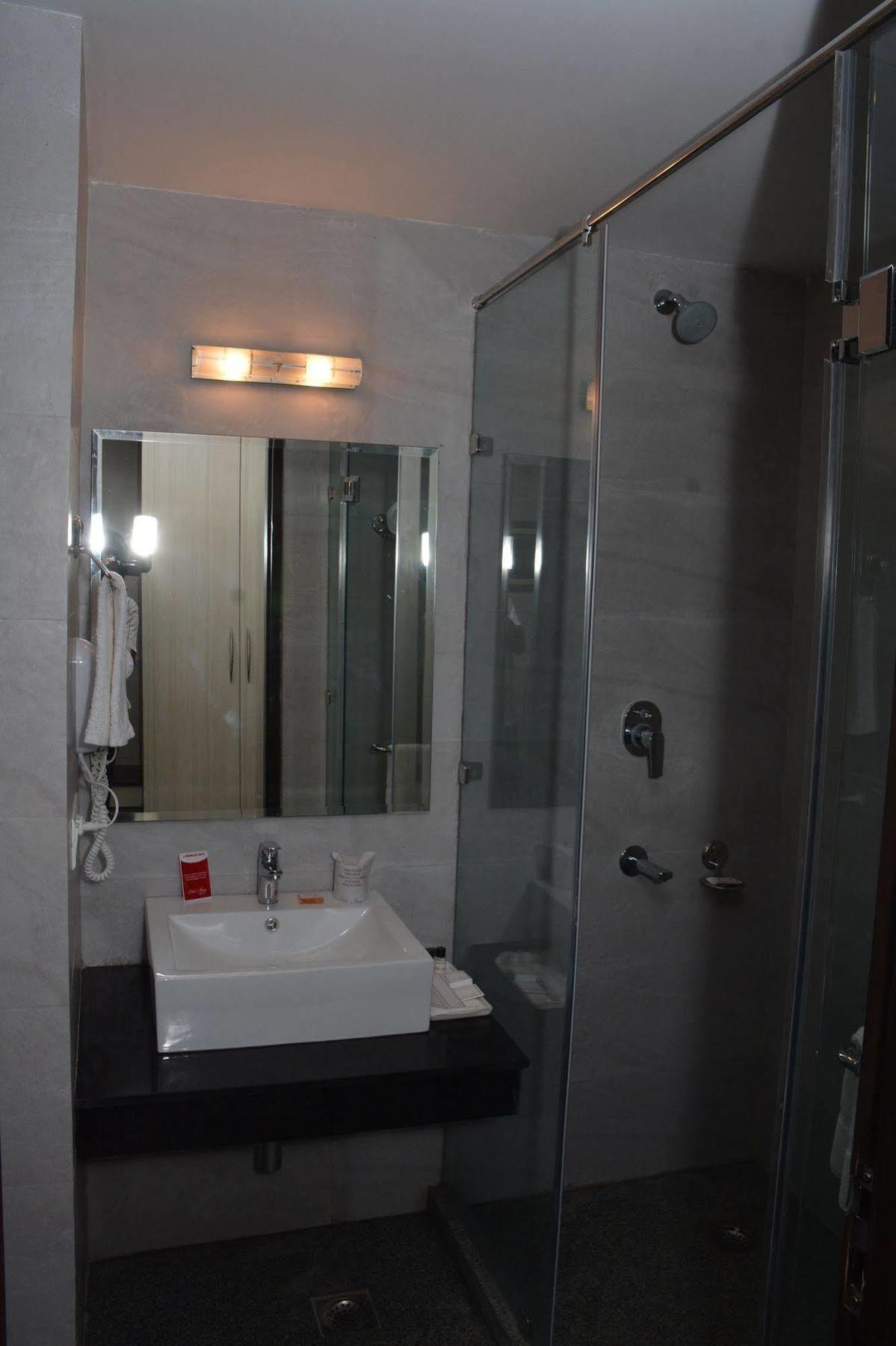 Hide Away Suites Noida Luaran gambar