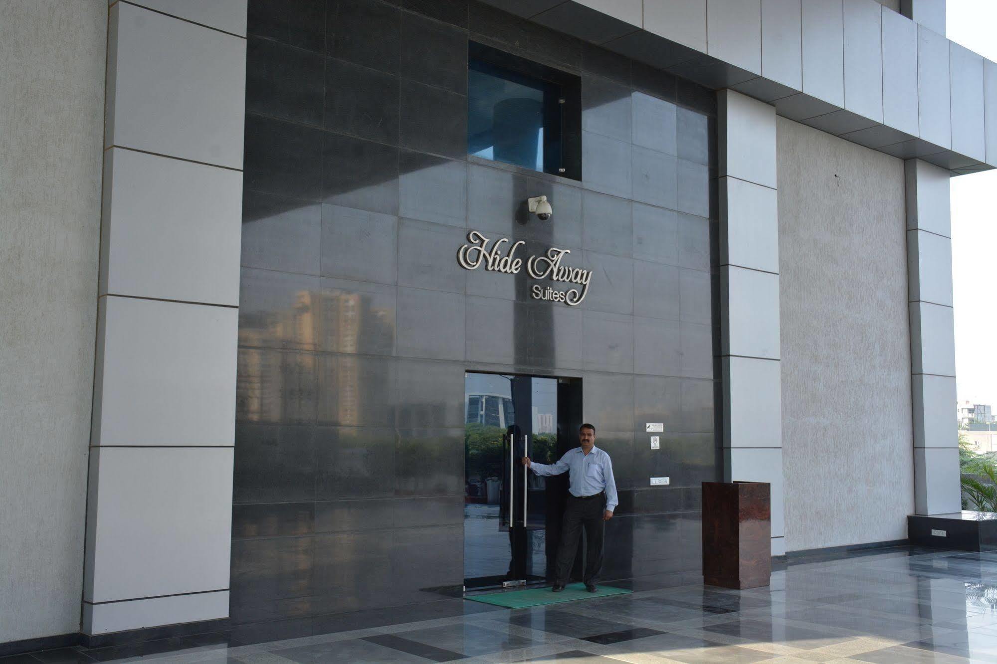 Hide Away Suites Noida Luaran gambar
