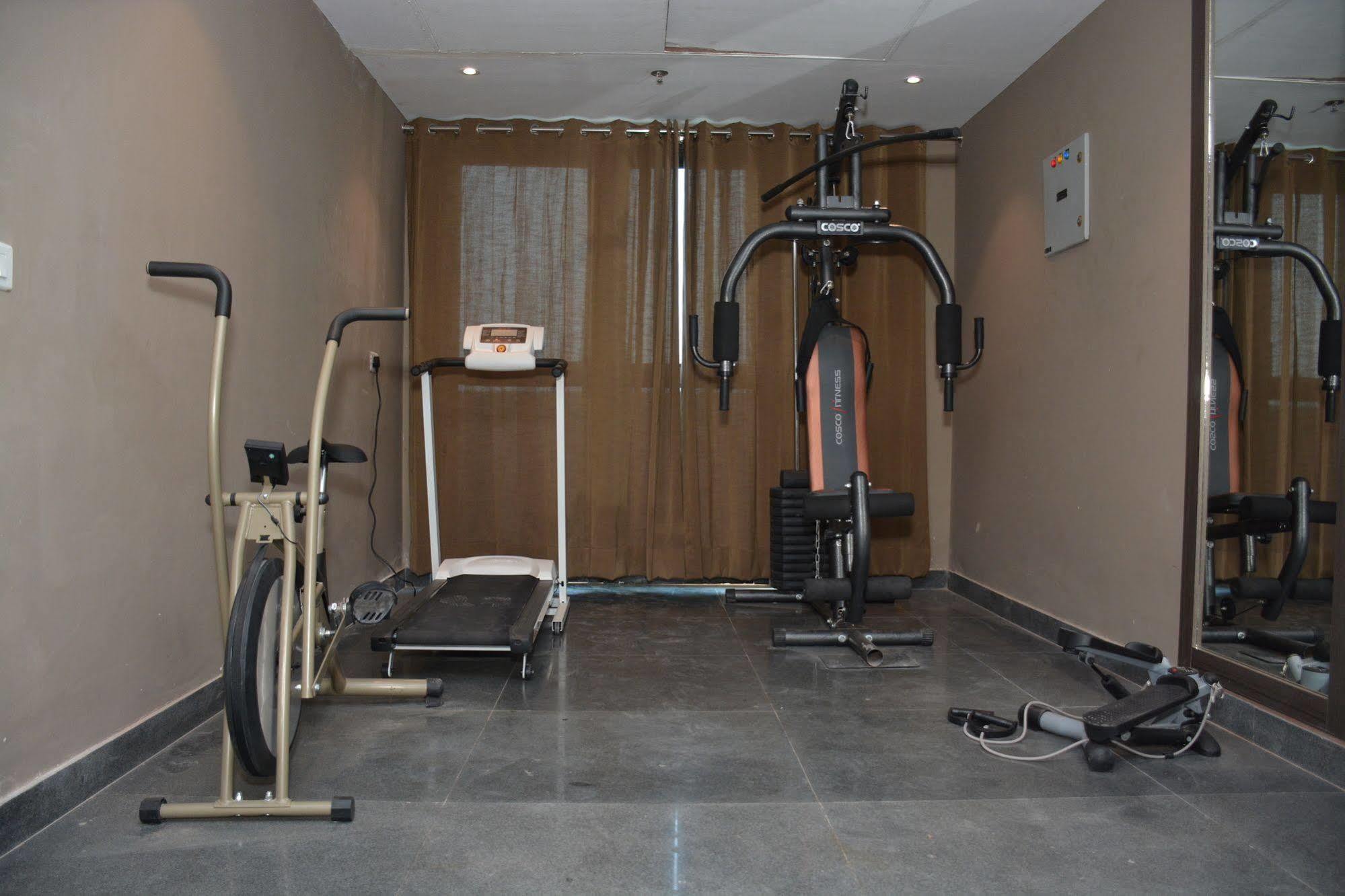 Hide Away Suites Noida Luaran gambar