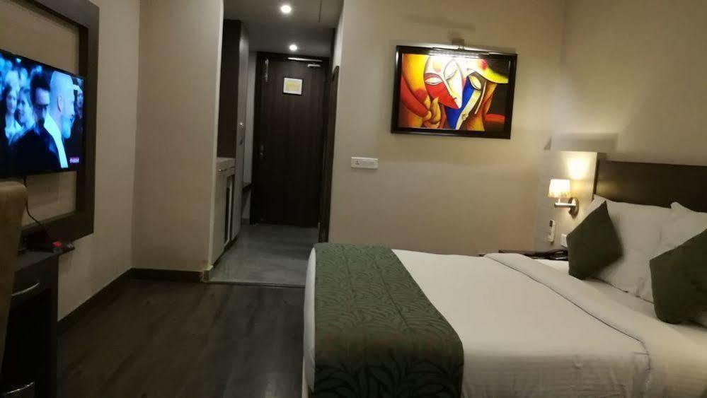 Hide Away Suites Noida Luaran gambar